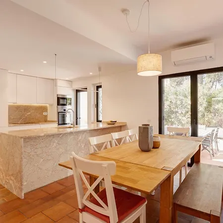 Casa de Férias Moradia Tradicional No Centro A 100m Da Monte Gordo