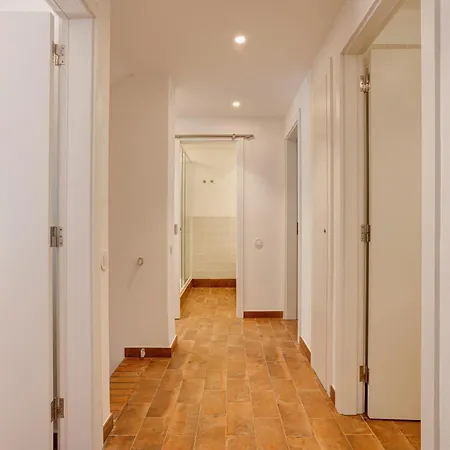 Moradia Tradicional No Centro A 100m Da *