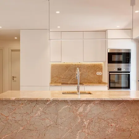 Moradia Tradicional No Centro A 100m Da *