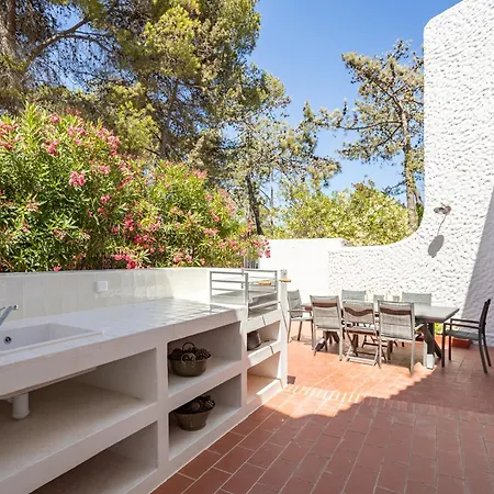 Moradia Tradicional No Centro A 100m Da