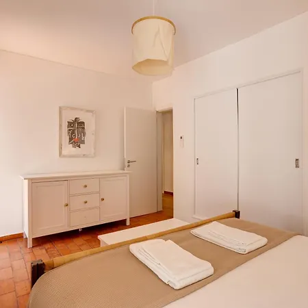 Vakantiehuis Moradia Tradicional No Centro A 100m Da *