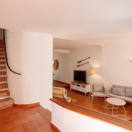 Vakantiehuis Moradia Tradicional No Centro A 100m Da Monte Gordo