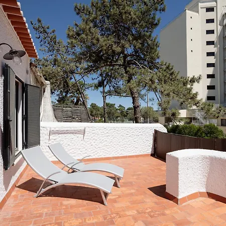 Moradia Tradicional No Centro A 100m Da Monte Gordo