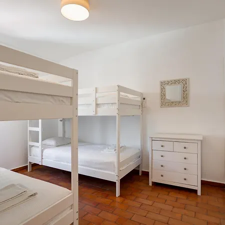 Vakantiehuis Moradia Tradicional No Centro A 100m Da *