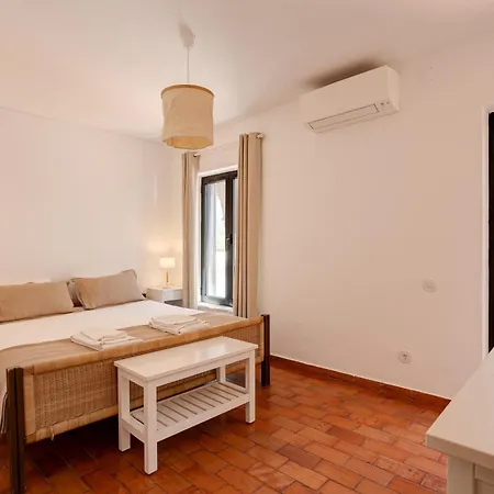 Moradia Tradicional No Centro A 100m Da * Monte Gordo