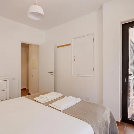 Moradia Tradicional No Centro A 100m Da Ferienhaus Monte Gordo