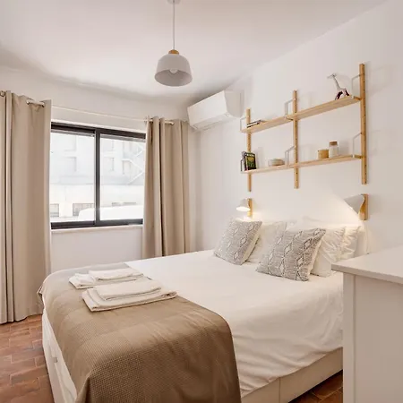 Moradia Tradicional No Centro A 100m Da Ferienhaus Monte Gordo