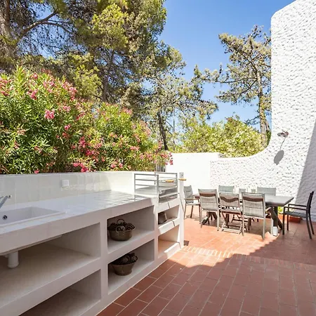 Moradia Tradicional No Centro A 100m Da *